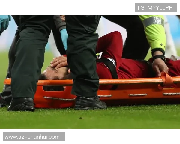 足球明星受伤瞬间大集合见证他们在逆境中的坚韧与勇气